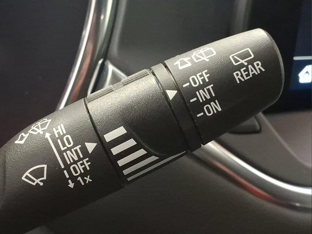Used 2025 Chevrolet Blazer LT AWD/4WD image 24