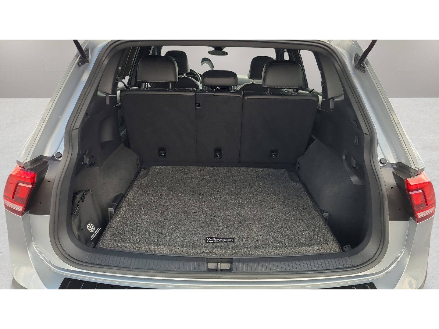 Used 2023 Volkswagen Tiguan SE R-Line AWD/4WD image 27