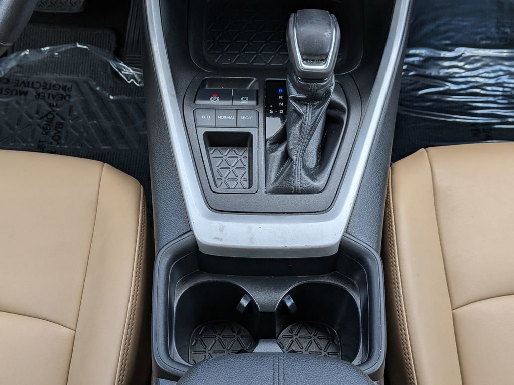 Used 2021 Toyota RAV4 XLE Premium image 20