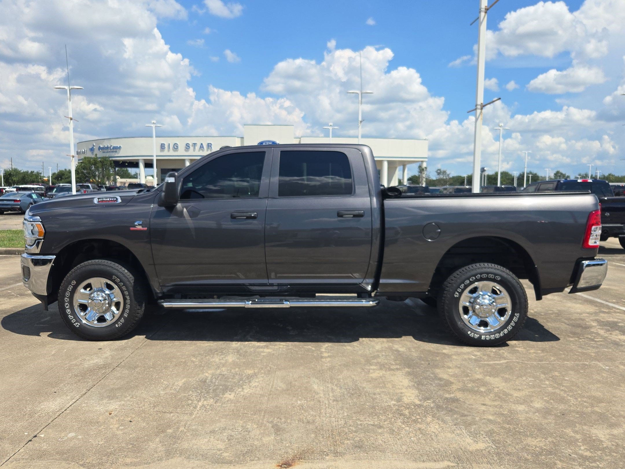 Used 2024 RAM 2500 Tradesman w/ Chrome Appearance Group AWD/4WD image 7