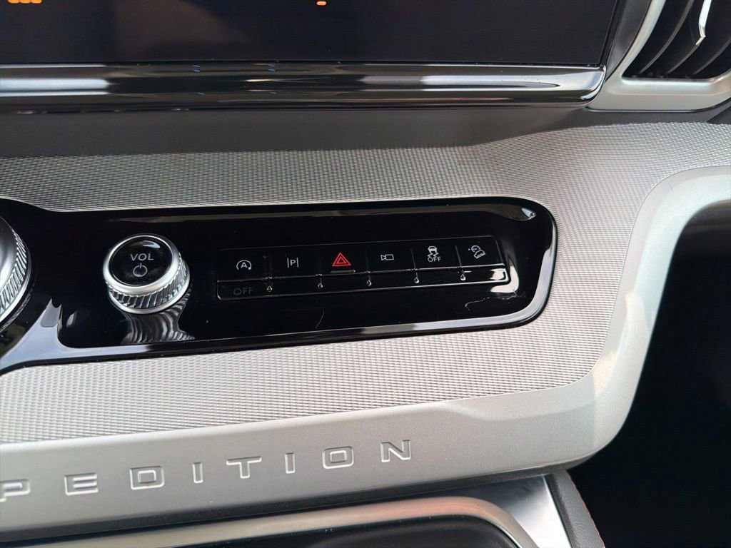 Certified 2025 Ford Expedition Max Active AWD/4WD image 32