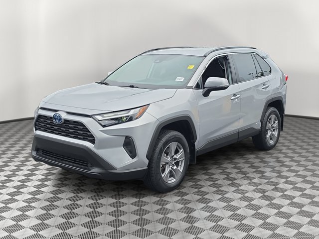 Used 2024 Toyota RAV4 LE AWD/4WD image 3