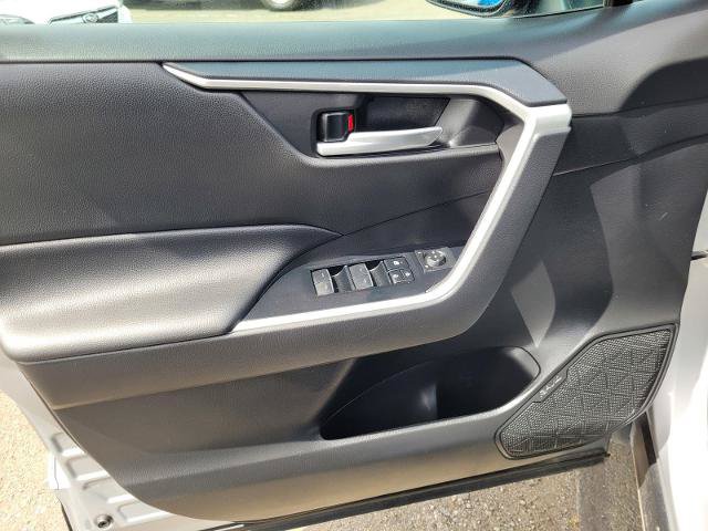 Used 2025 Toyota RAV4 XLE FWD image 21