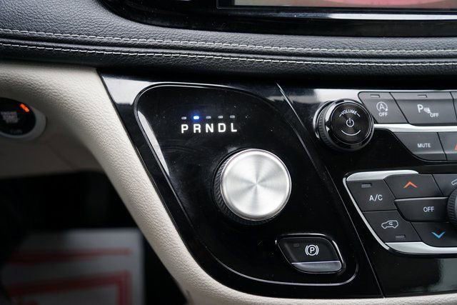 Used 2021 Chrysler Pacifica Touring-L image 15