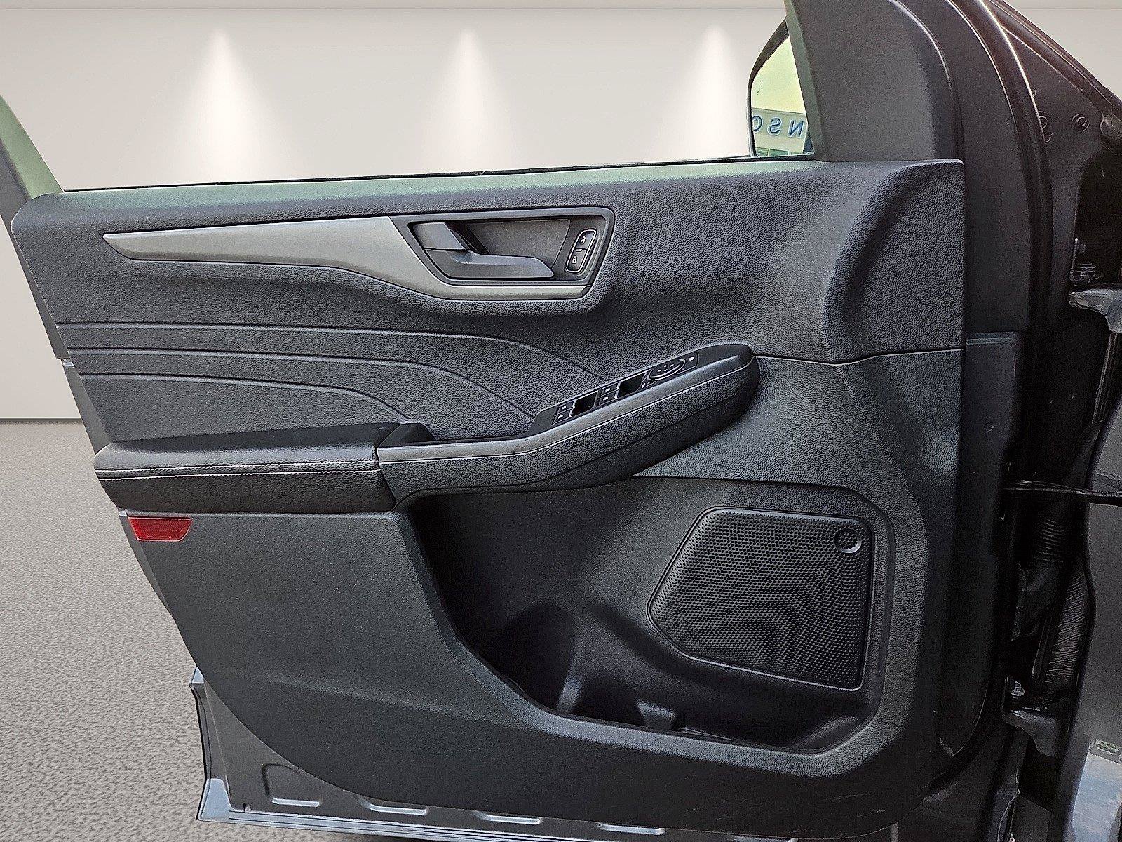 Certified 2025 Ford Escape Active AWD/4WD image 15