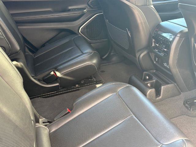 Used 2022 Jeep Grand Cherokee L Limited w/ Luxury Tech Group II AWD/4WD image 11