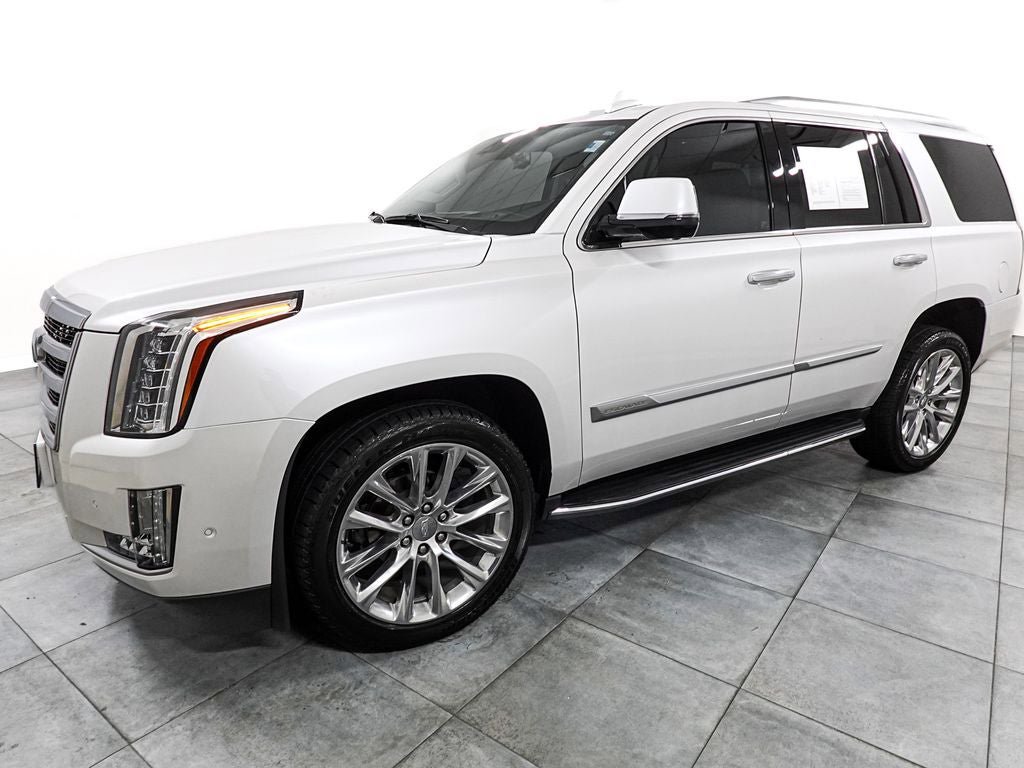 Used 2020 Cadillac Escalade Luxury AWD/4WD image 3