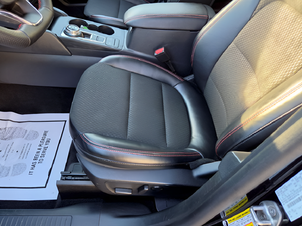 Certified 2025 Ford Escape ST-Line AWD/4WD image 14