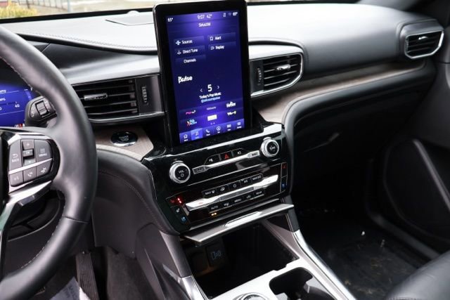 Certified 2023 Ford Explorer Platinum w/ Premium Technology Package image 24