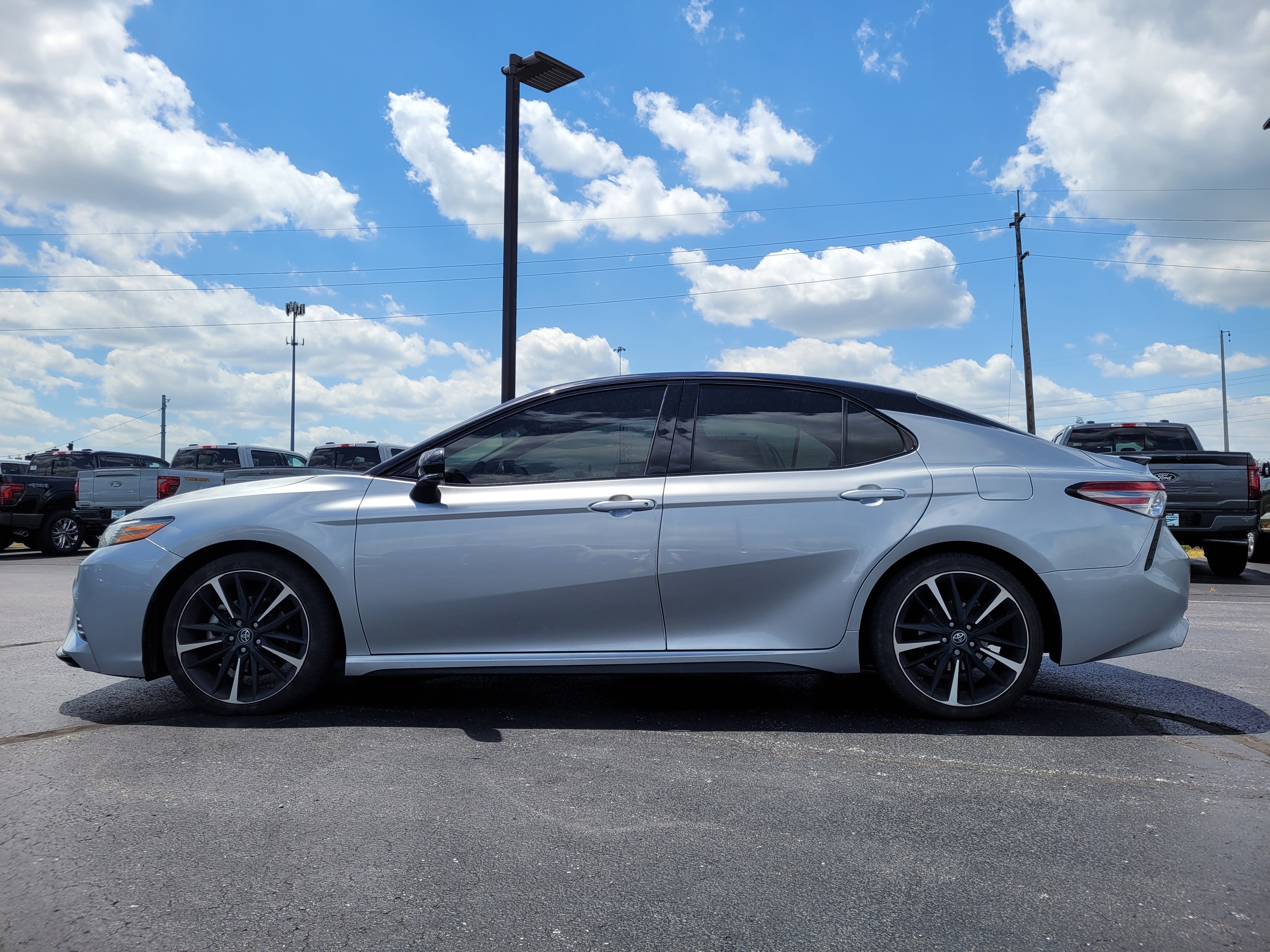 Used 2019 Toyota Camry XSE FWD image 7