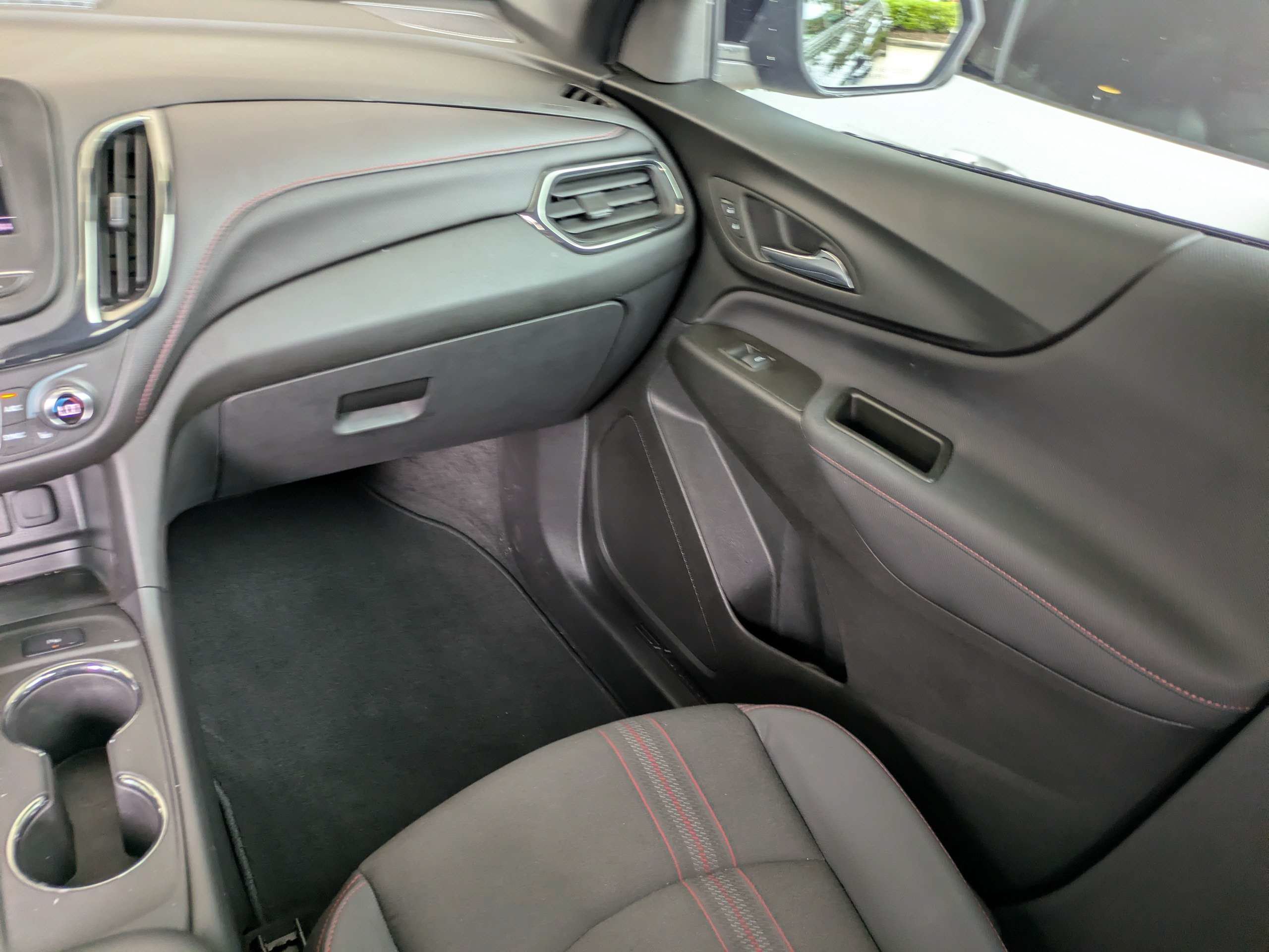 Used 2024 Chevrolet Equinox RS FWD image 18