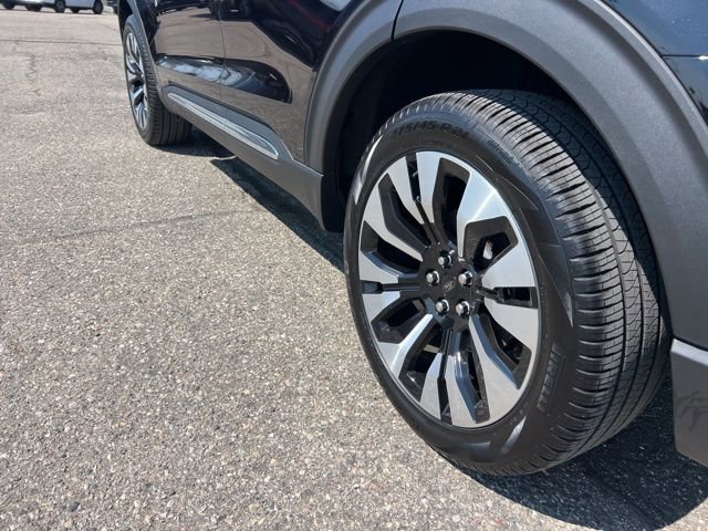 Certified 2025 Ford Explorer Platinum w/ LUX Leather Package AWD/4WD image 32