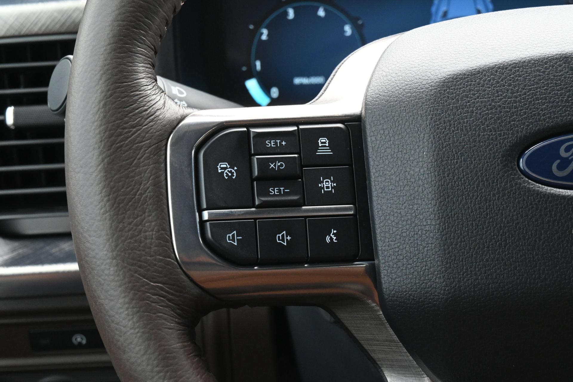 Certified 2025 Ford F150 King Ranch AWD/4WD image 8