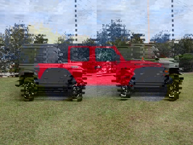 Used 2024 Jeep Wrangler Unlimited Rubicon w/ Technology Group image 7