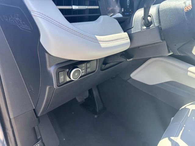 Certified 2025 Ford Explorer Active w/ Active Comfort Package AWD/4WD image 23