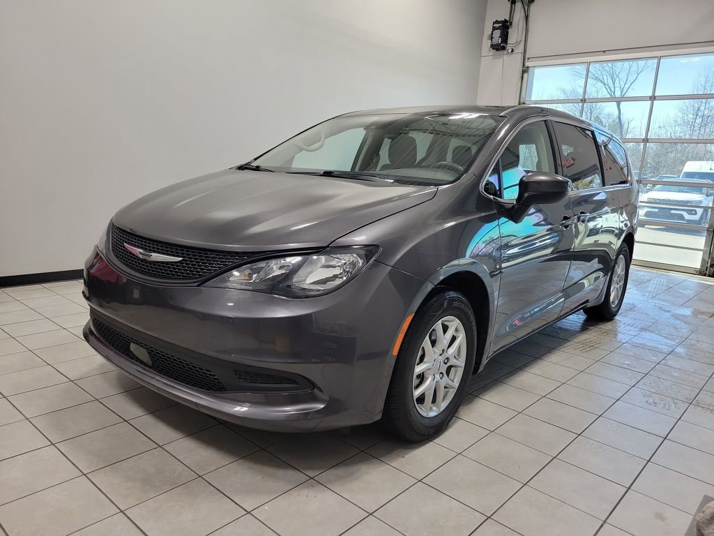 Used 2023 Chrysler Voyager LX FWD image 5