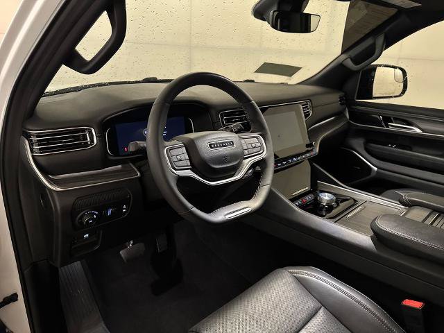 Used 2024 Jeep Wagoneer L Series II RWD image 16