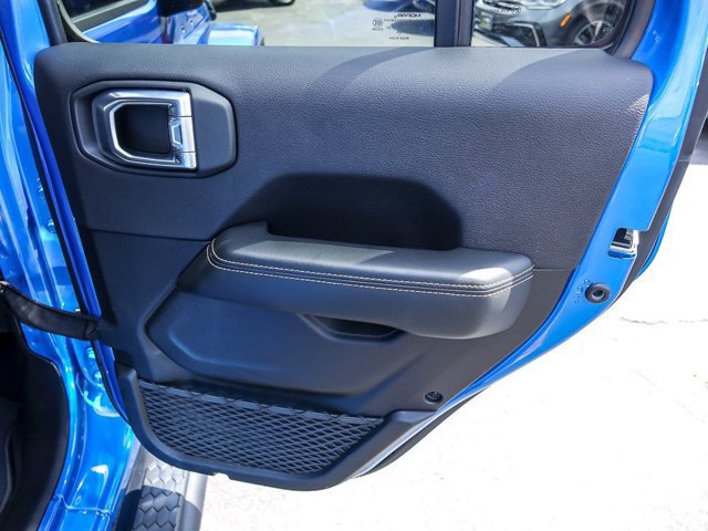 Used 2024 Jeep Wrangler Unlimited Sahara w/ Technology Group AWD/4WD image 30