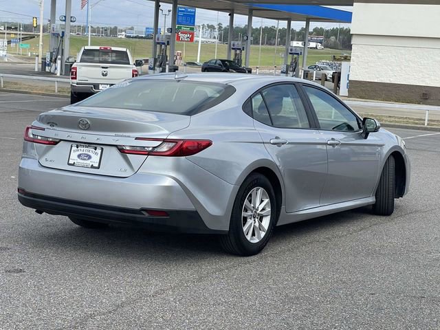 Used 2025 Toyota Camry LE image 5