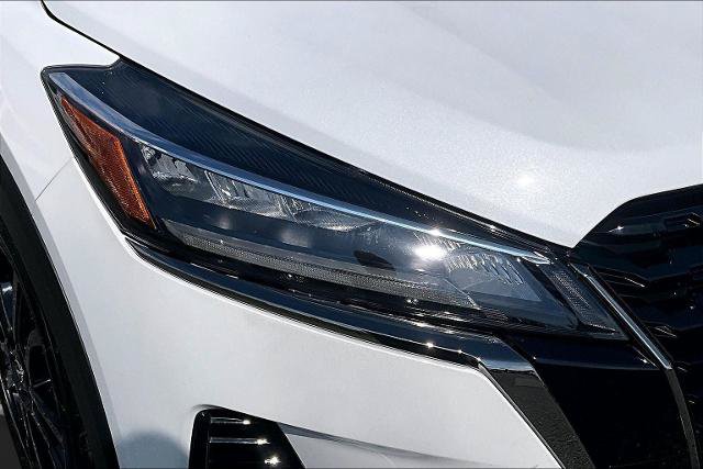 Used 2023 Nissan Kicks SR w/ SR Premium Package FWD image 29