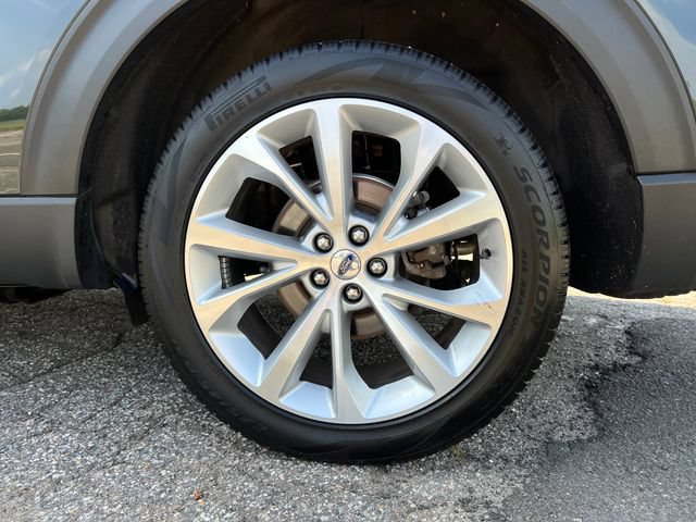 Certified 2023 Ford Explorer Platinum w/ Technology Package AWD/4WD image 15