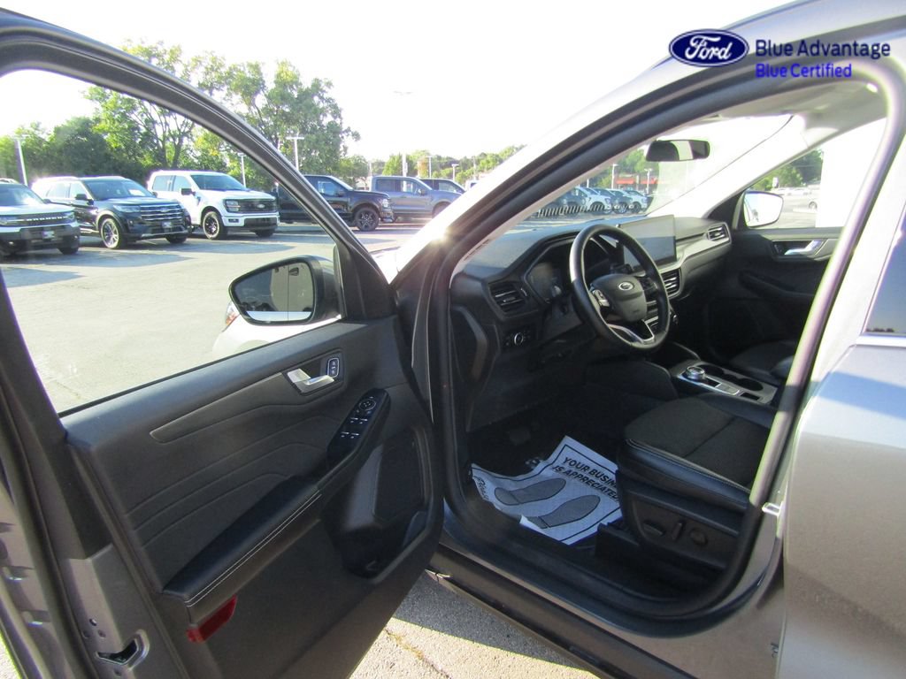 Certified 2026 Ford Escape SE w/ Class II Trailer Tow Package FWD image 17