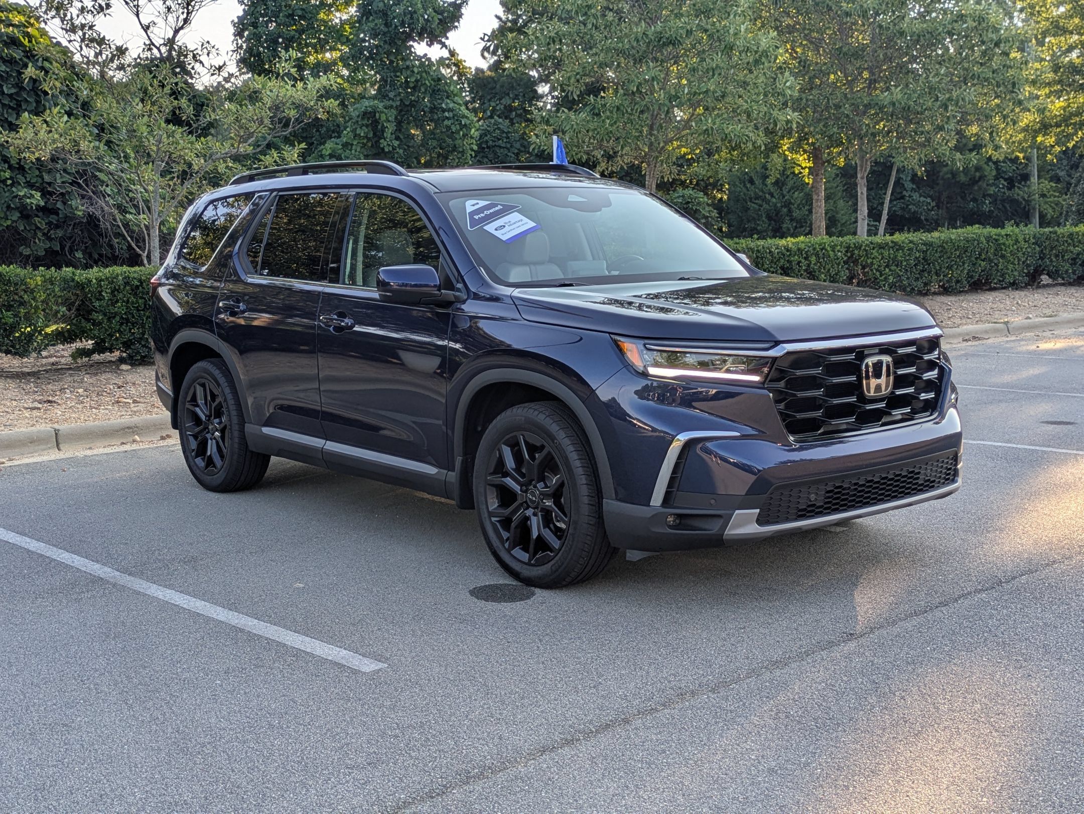 Used 2025 Honda Pilot Touring image 2