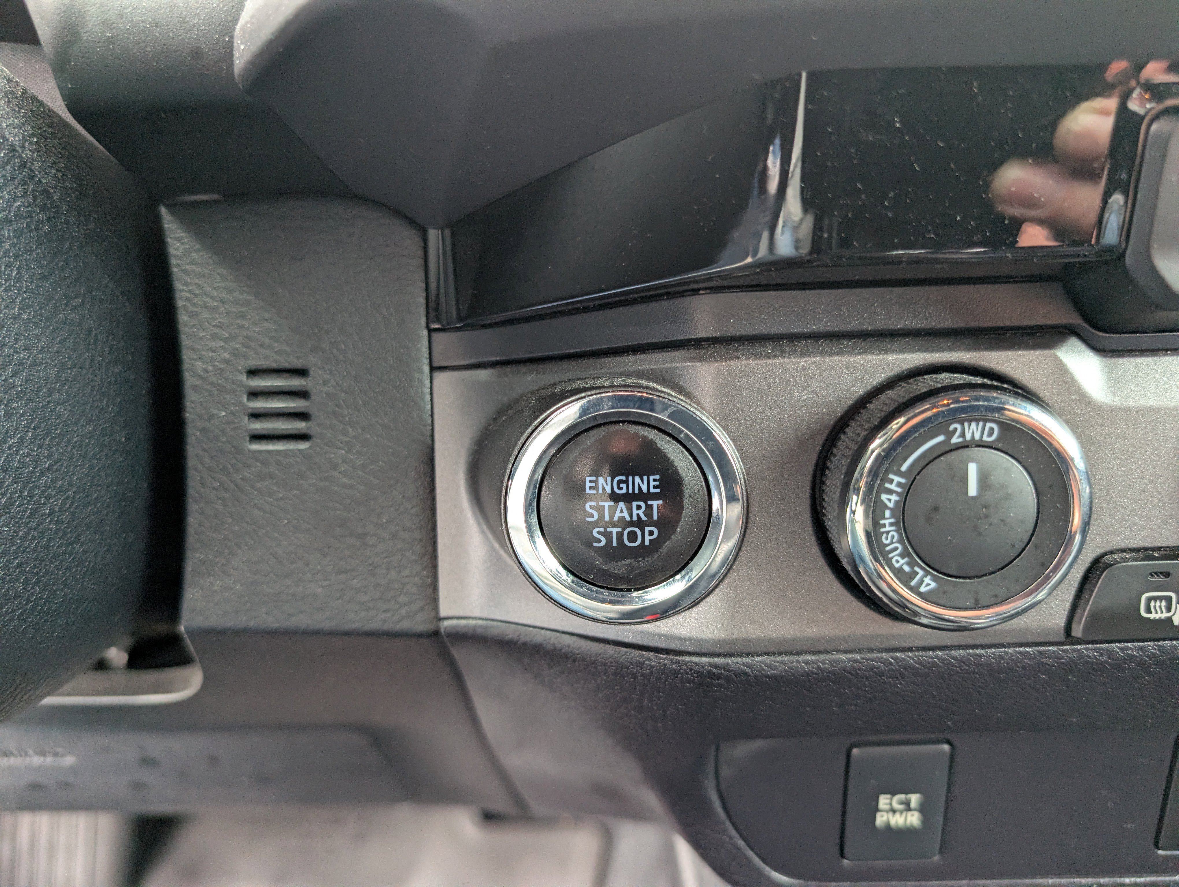 Used 2017 Toyota Tacoma TRD Sport AWD/4WD image 22
