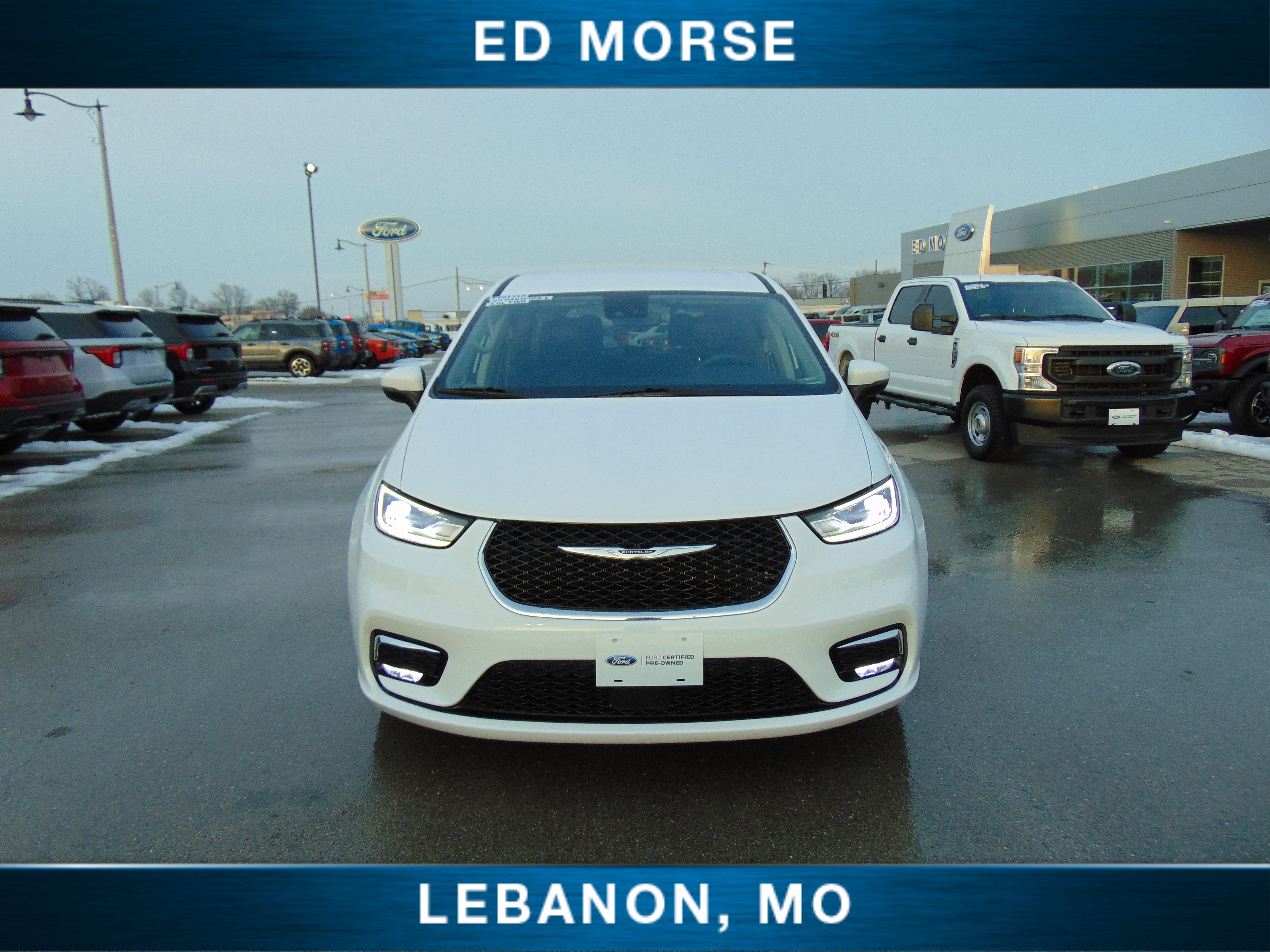 Used 2023 Chrysler Pacifica Touring-L image 8