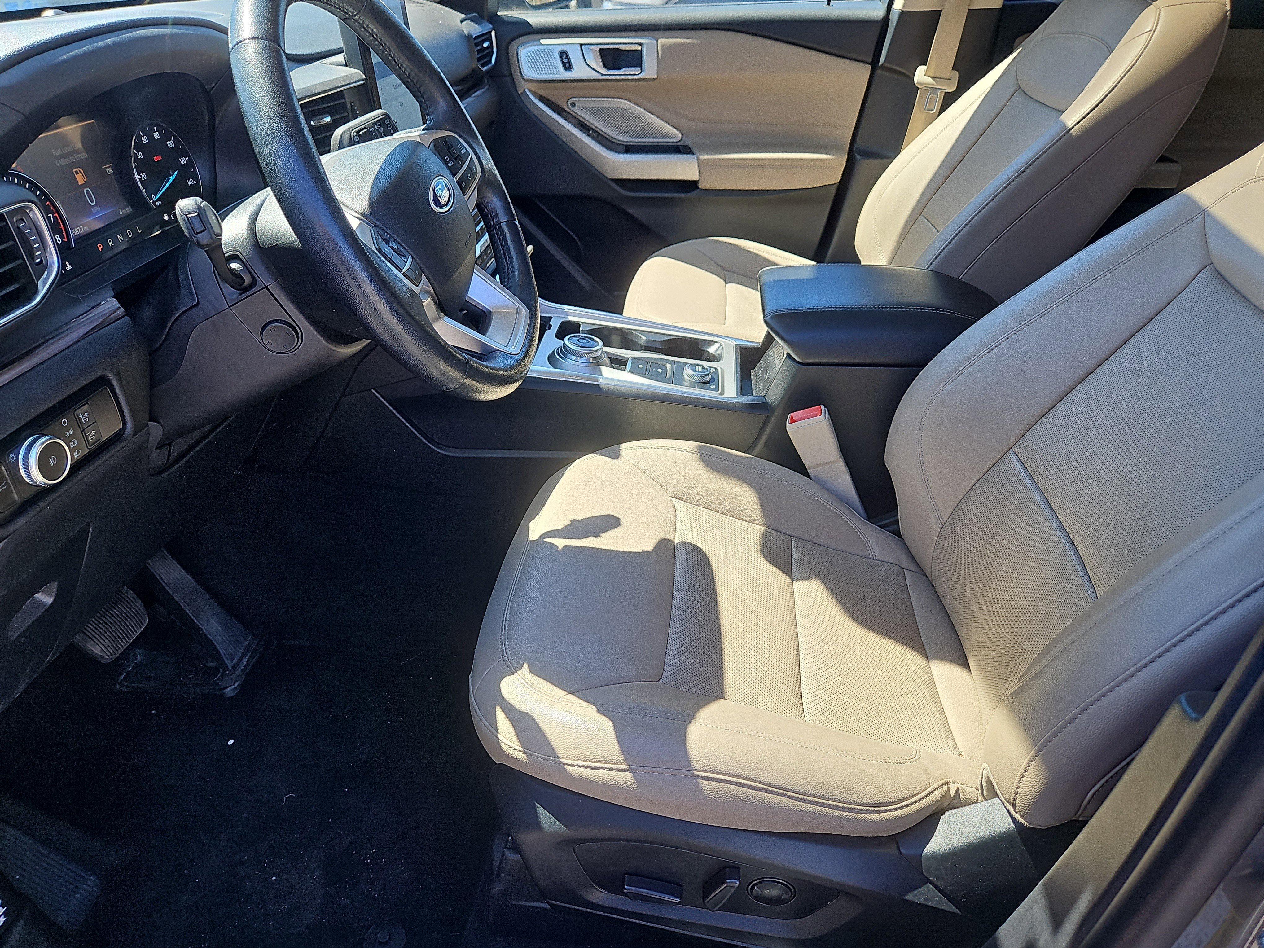 Certified 2022 Ford Explorer Limited w/ Limited Technology Package AWD/4WD image 33