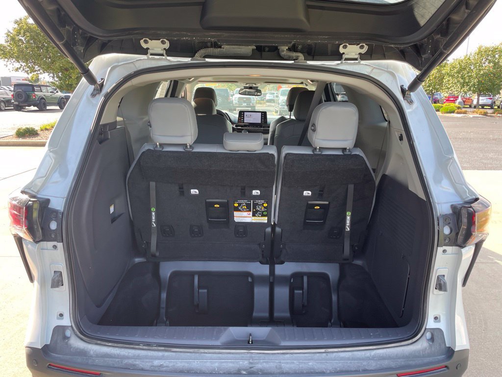 Used 2023 Toyota Sienna XLE AWD/4WD image 15