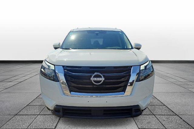 Used 2025 Nissan Pathfinder SV AWD/4WD image 2