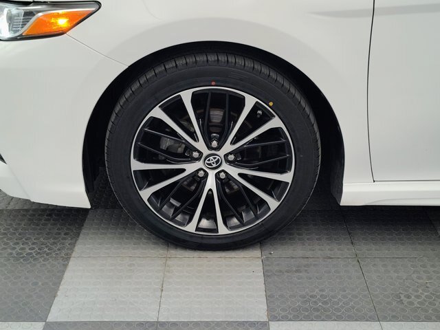 Used 2019 Toyota Camry SE FWD image 13