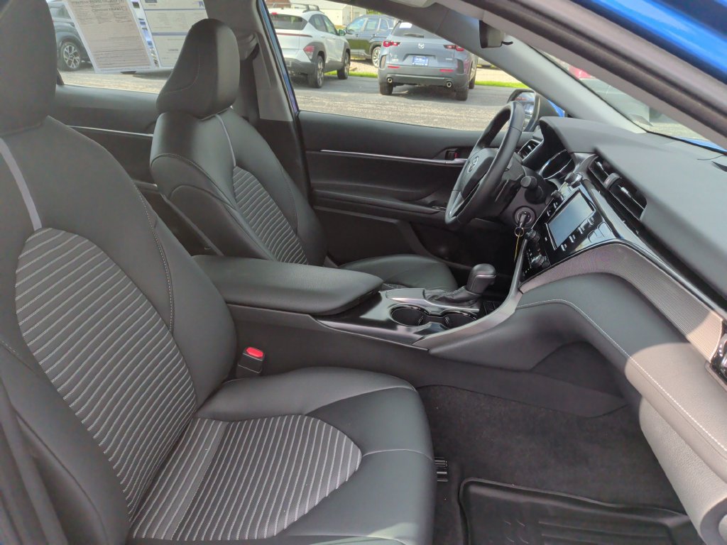Used 2020 Toyota Camry SE FWD image 13