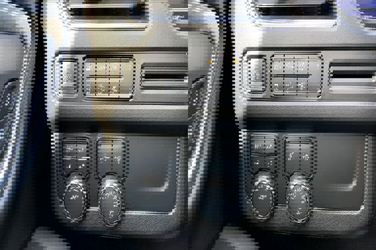 Used 2023 Chevrolet Tahoe Z71 w/ Luxury Package image 35