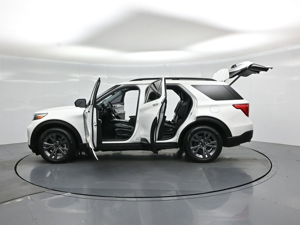 Certified 2023 Ford Explorer XLT w/ Equipment Group 202A RWD image 34