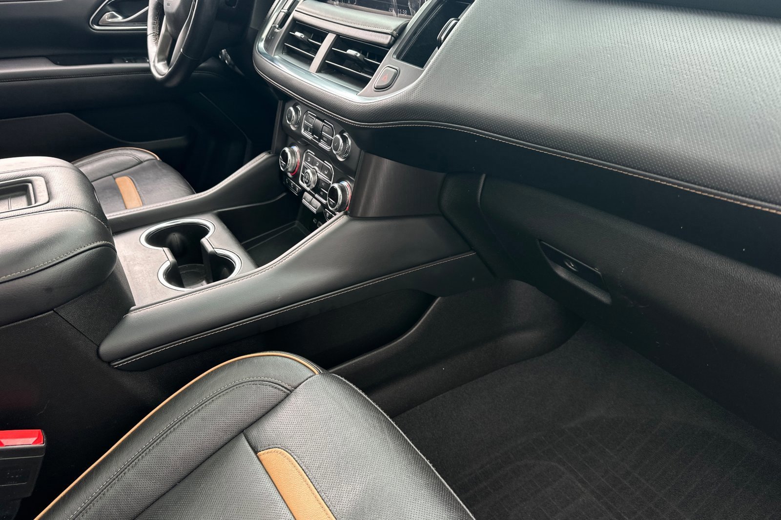 Used 2021 GMC Yukon AT4 w/ AT4 Premium Plus Package image 17