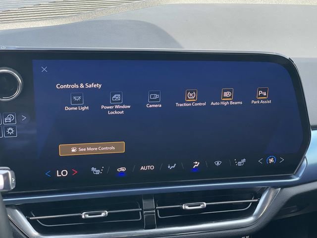 Used 2025 Chevrolet Equinox EV LT w/ Convenience Package image 12