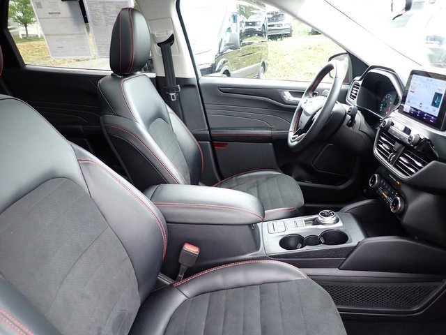 Certified 2022 Ford Escape SEL w/ SEL Stealth AWD Package image 12
