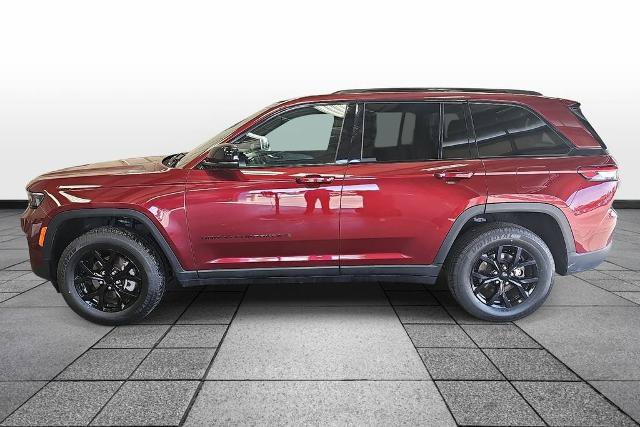 Used 2024 Jeep Grand Cherokee Altitude AWD/4WD image 8