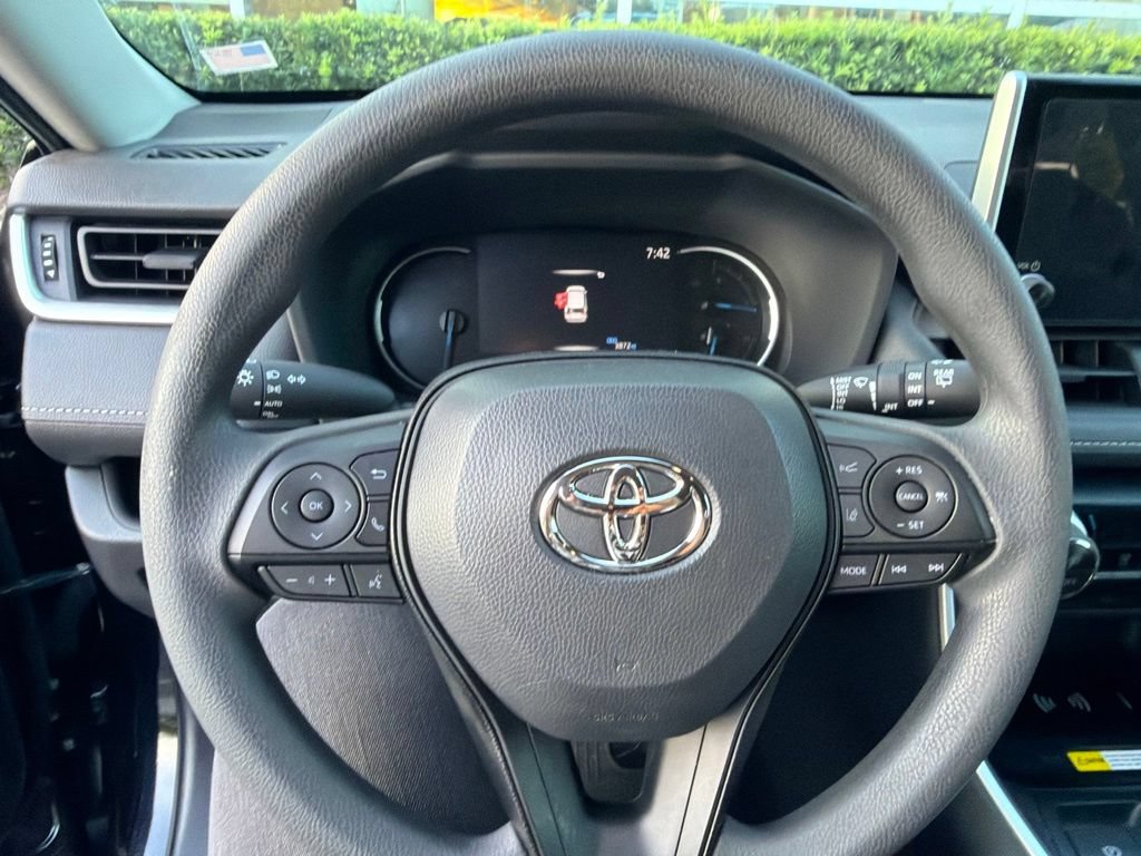 Used 2025 Toyota RAV4 XLE AWD/4WD image 8
