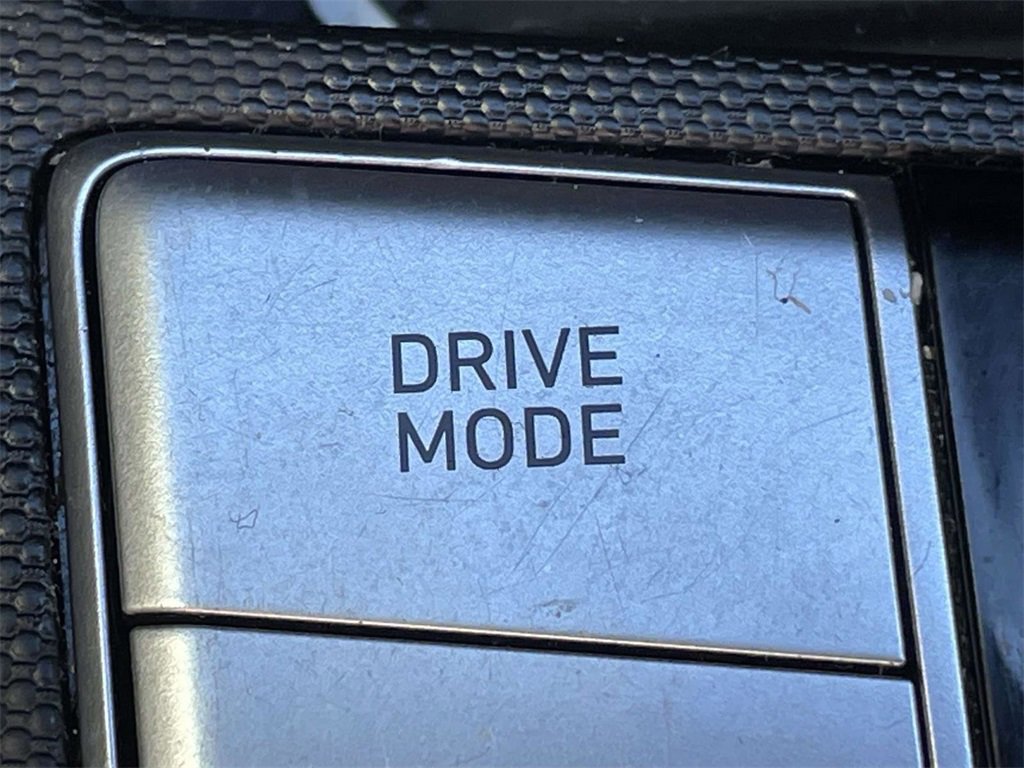 Used 2023 Hyundai Elantra Limited w/ Cargo Package image 24