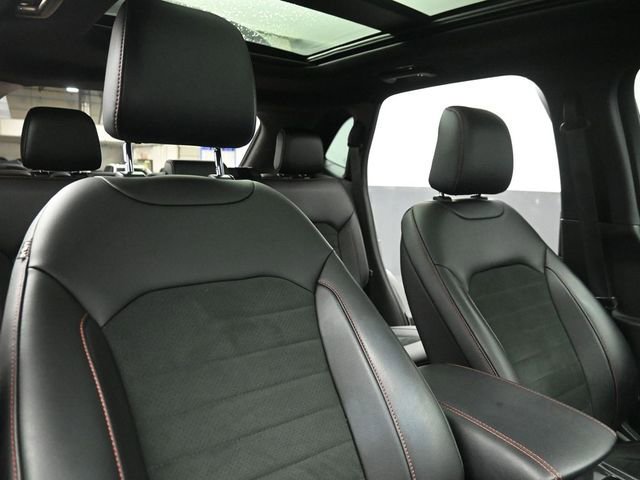 Certified 2021 Ford Edge ST-Line w/ Class II Trailer Tow Package image 44