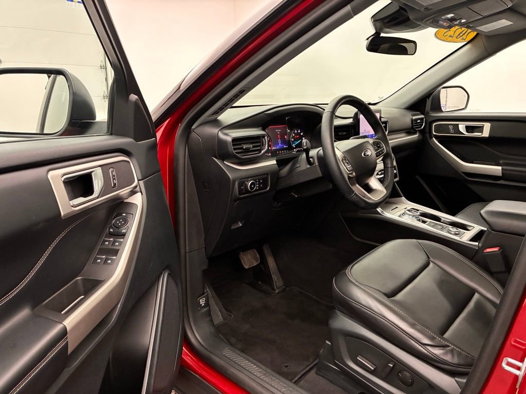 Certified 2023 Ford Explorer XLT w/ Equipment Group 202A image 18