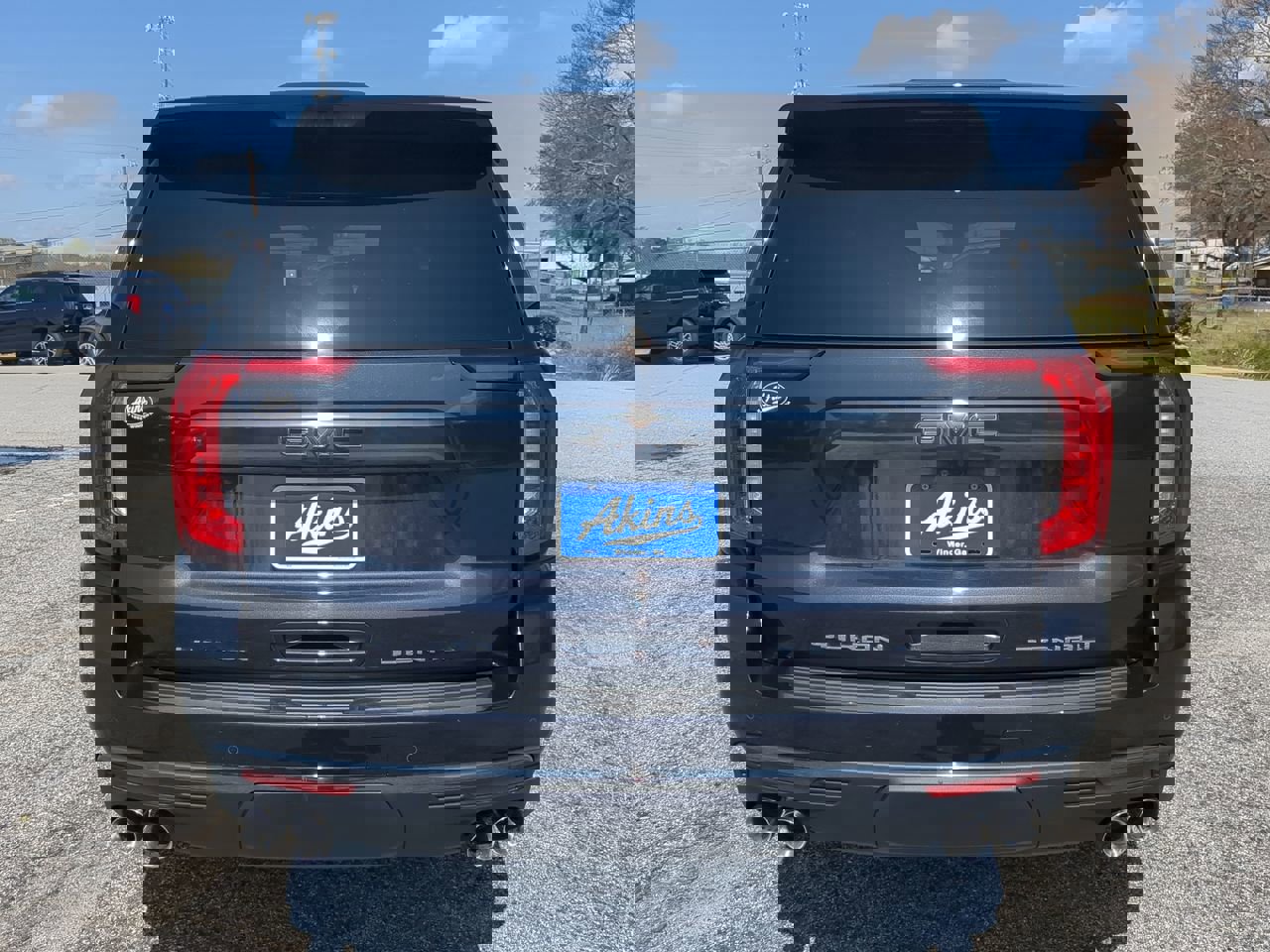 Used 2023 GMC Yukon XL Denali Ultimate image 3