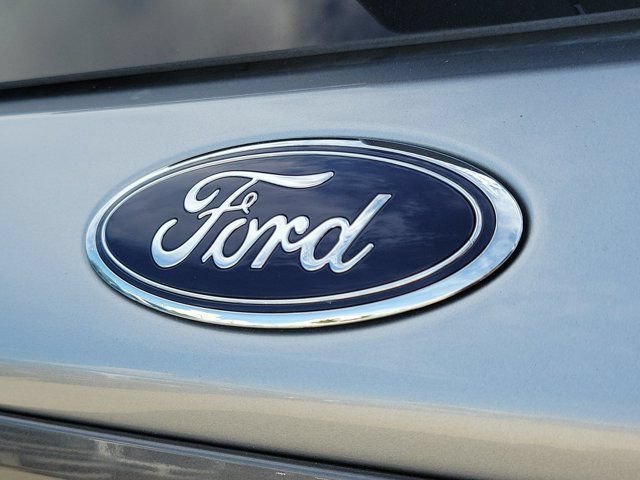 Certified 2022 Ford Explorer XLT w/ Equipment Group 202A RWD image 8