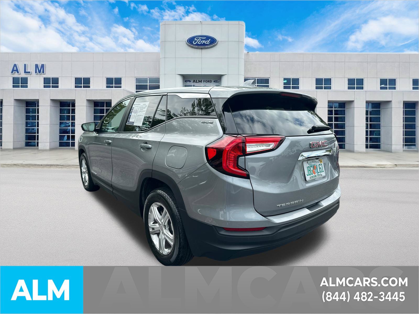 Used 2024 GMC Terrain SLE FWD image 8