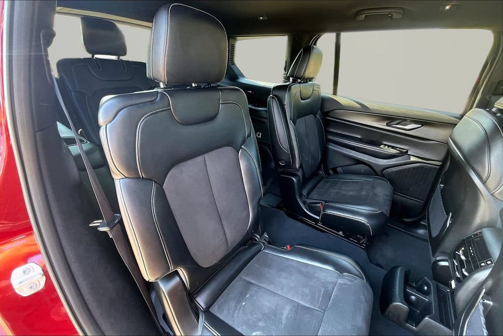 Used 2023 Jeep Grand Cherokee L Laredo AWD/4WD image 27