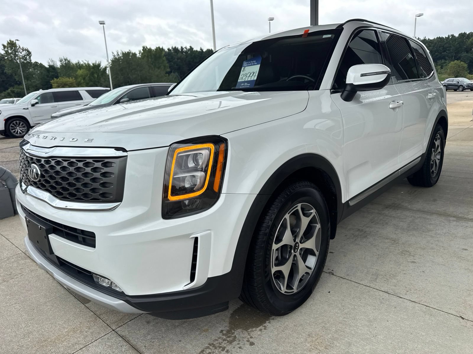 Used 2020 Kia Telluride EX AWD/4WD image 3
