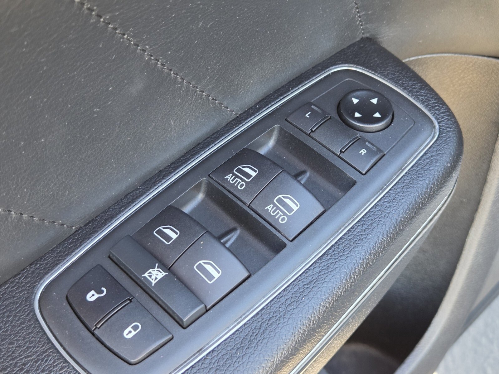 Used 2020 Dodge Charger SRT Hellcat w/ Carbon/Suede Interior Package image 19